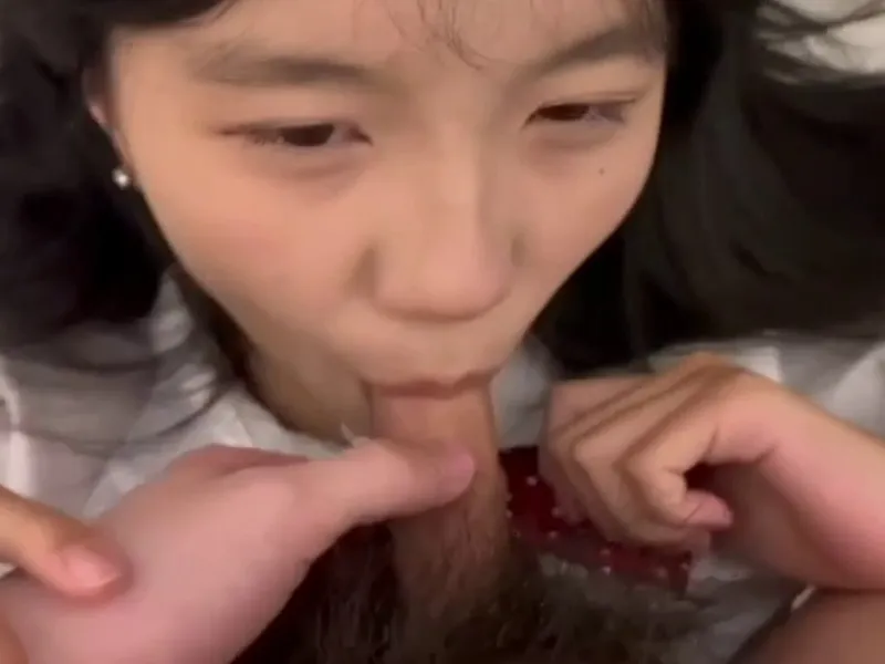 Em loli dễ thương mút củ khoải biến em thành con em đĩ nứng p2
